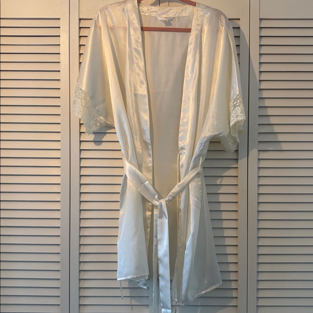 Elegant Cream Satin Robe with Lace Trim